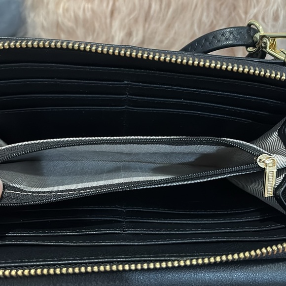 GUC Black Crossbody/Wrislet - Picture 5 of 9